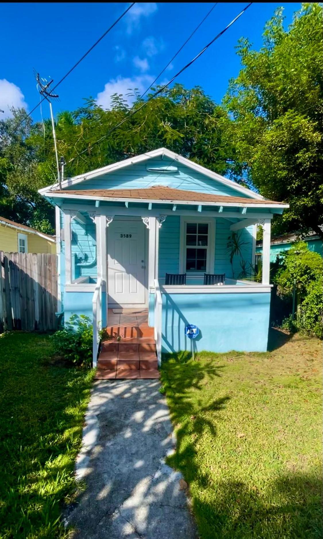 Key West Style Historic Home In Coconut Grove Florida, The Blue House Miami Exterior foto